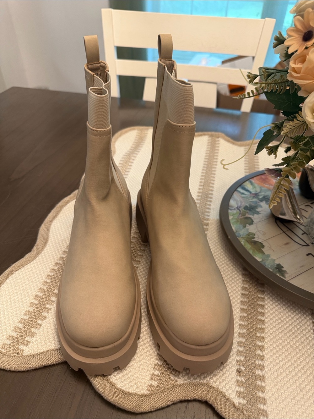 Dolce Vita Neutral Tan brody dune Lug Boots